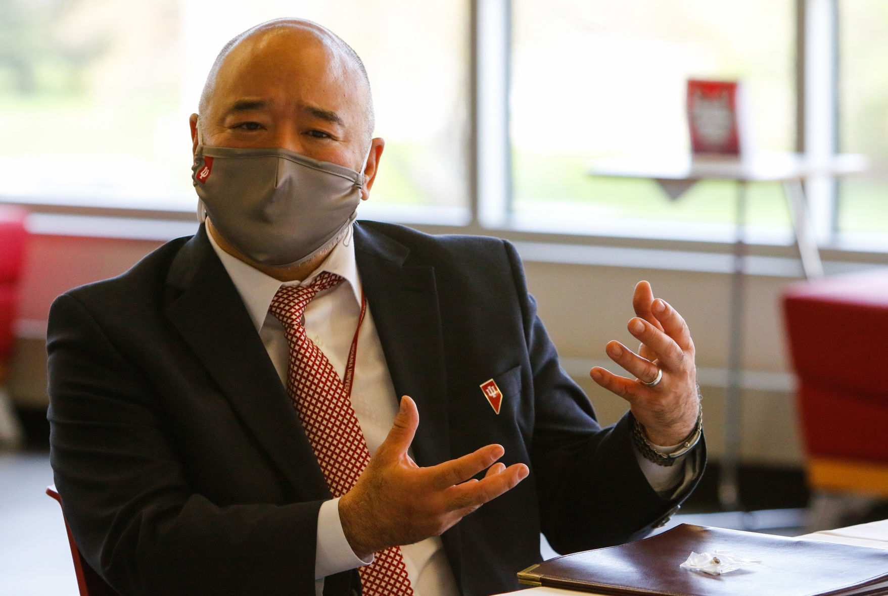 Pamela Whitten and Ken Iwama lead roundtable
